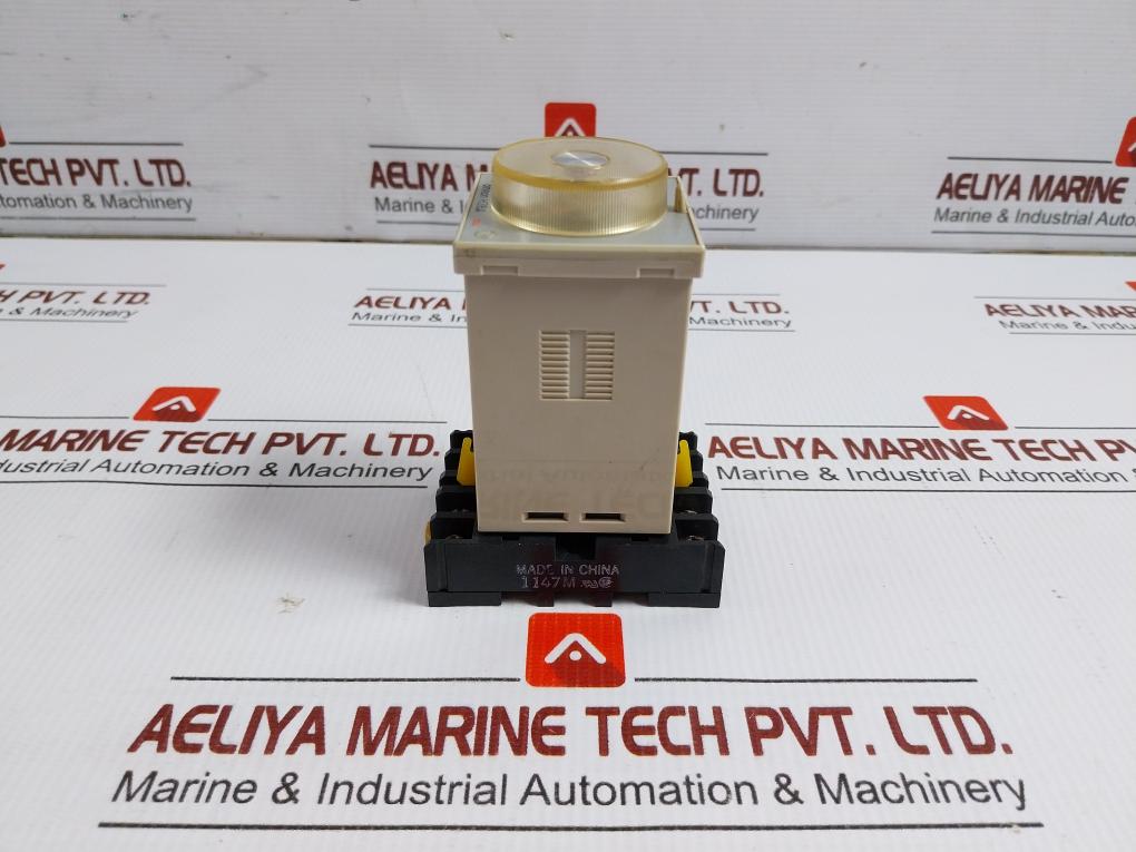 Solid-state-Timer-Withe-Base-P2Cf-08-200-220-240Vac-50-60Hz-10A-Omron-H3Ba-8-208455-4