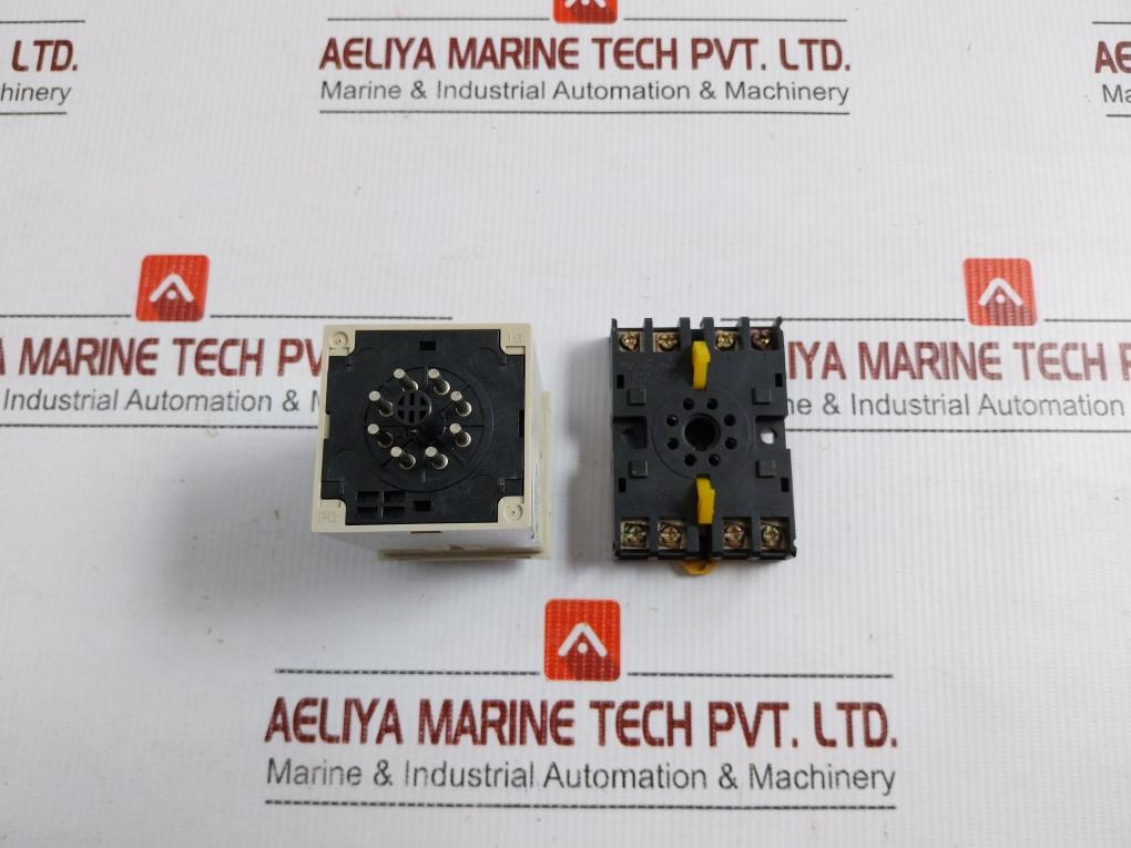 Solid-state-Timer-Withe-Base-P2Cf-08-200-220-240Vac-50-60Hz-10A-Omron-H3Ba-8-208455-8