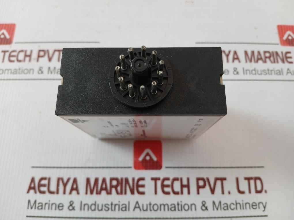 St 199 230 Carlo Gavazzi 230V 50/60Hz Temperature Controller