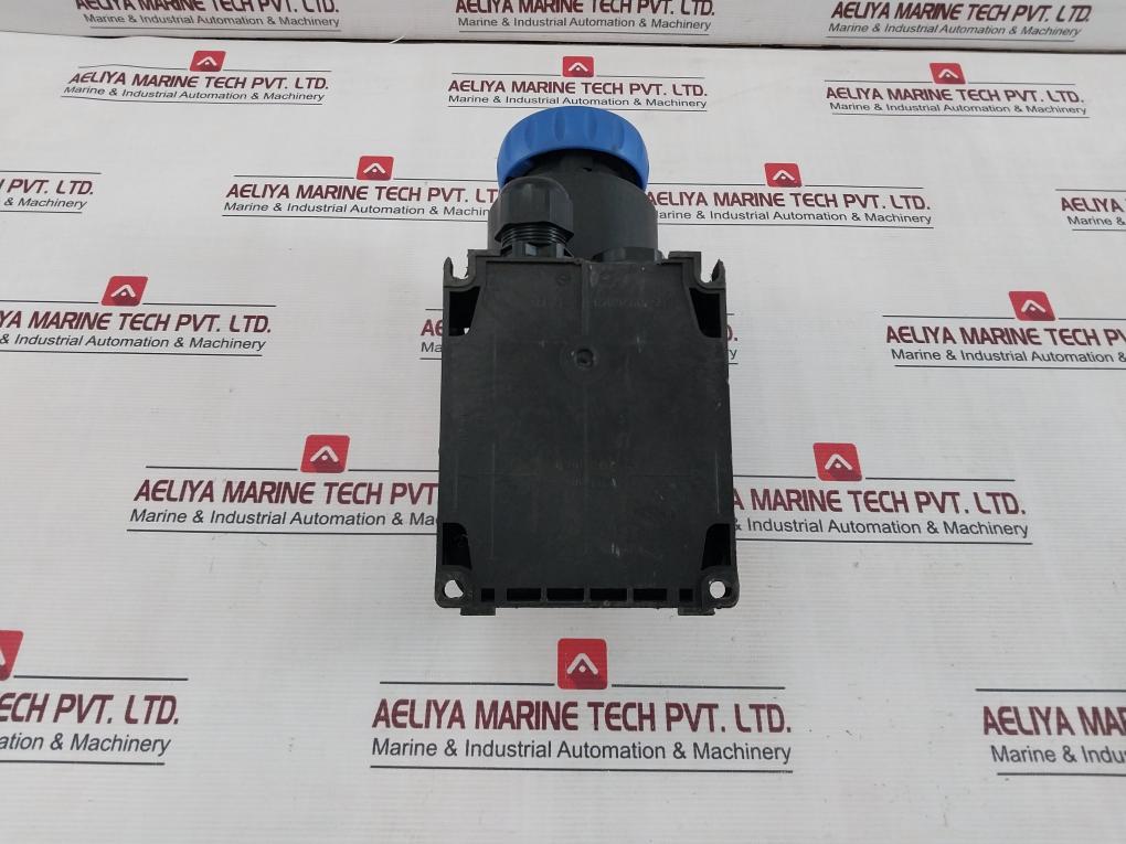 Stahl 8570/11-306 Wall Mounted Socket 200-250V