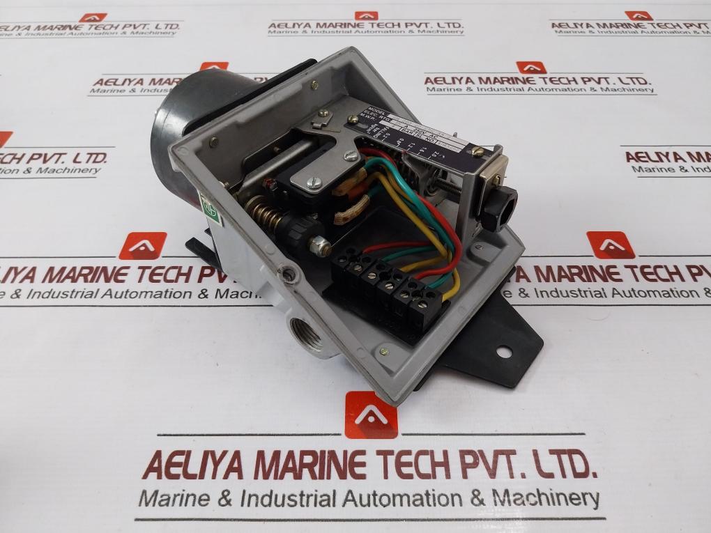 Switzer Gm 203 02 C2K 33 Z Pressure Switch 15A 250V Ac M.W.P: 4 Bar