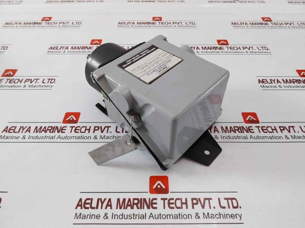 Switzer Gm 203 02 C2K 33 Z Pressure Switch 15A 250V Ac M.W.P: 4 Bar