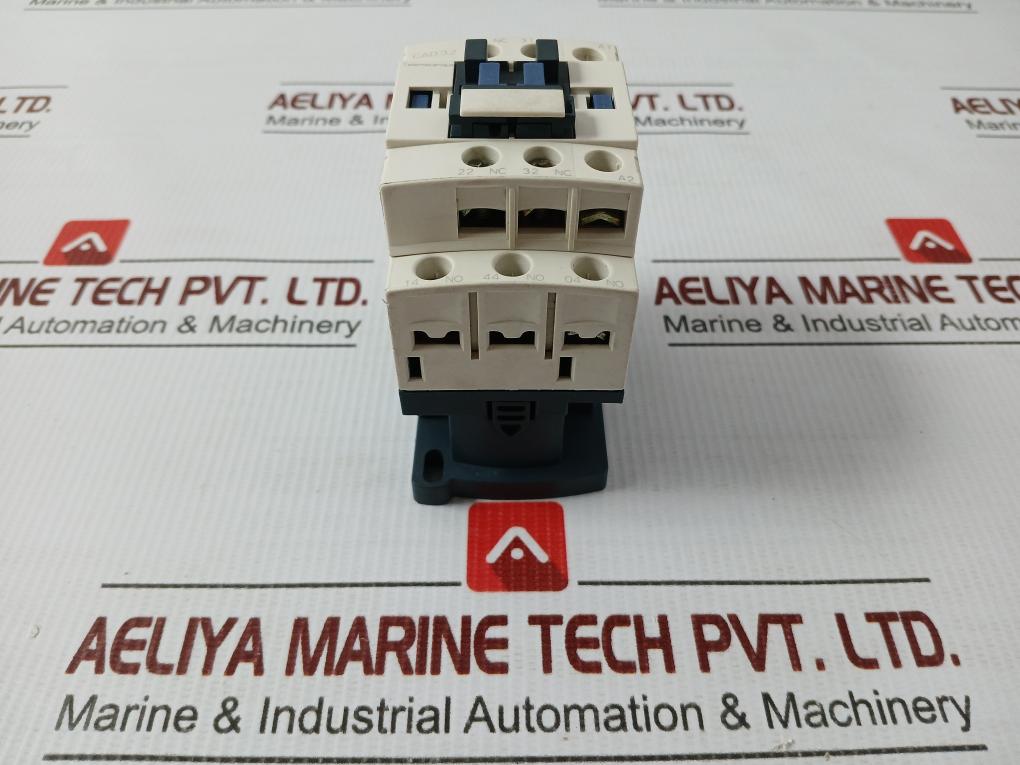 Telemecanique 690V/10A Control Relay Cad32