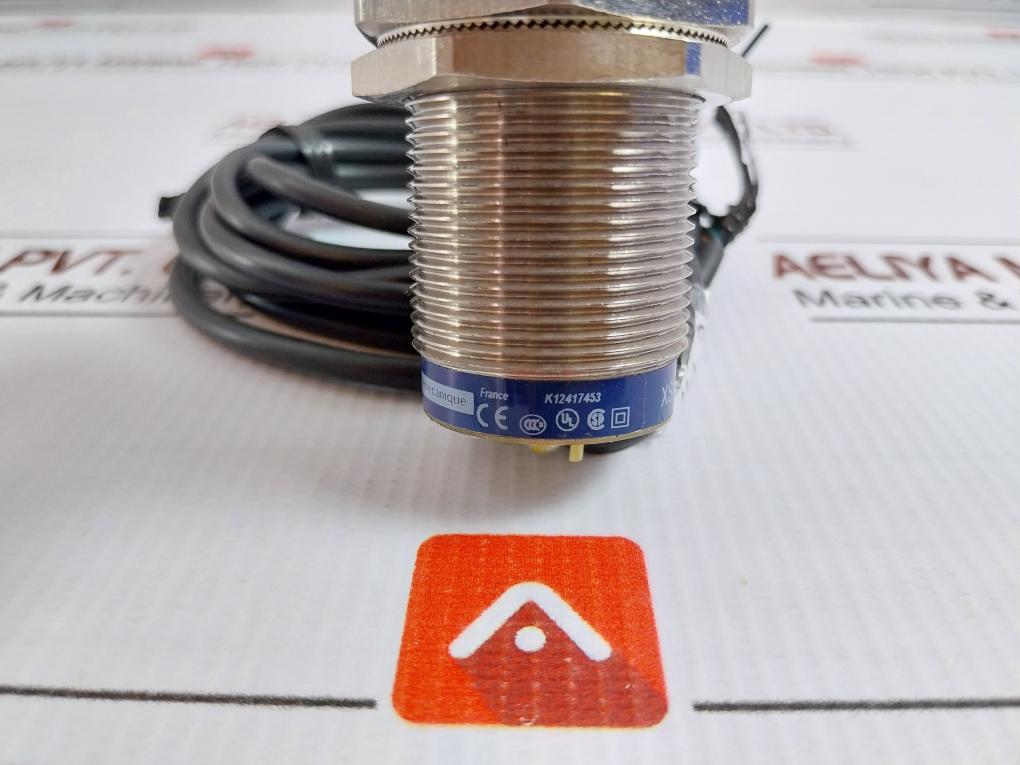 Telemecanique Inductive Proximity Sensor 2 Meter Xs1 M30Mb250