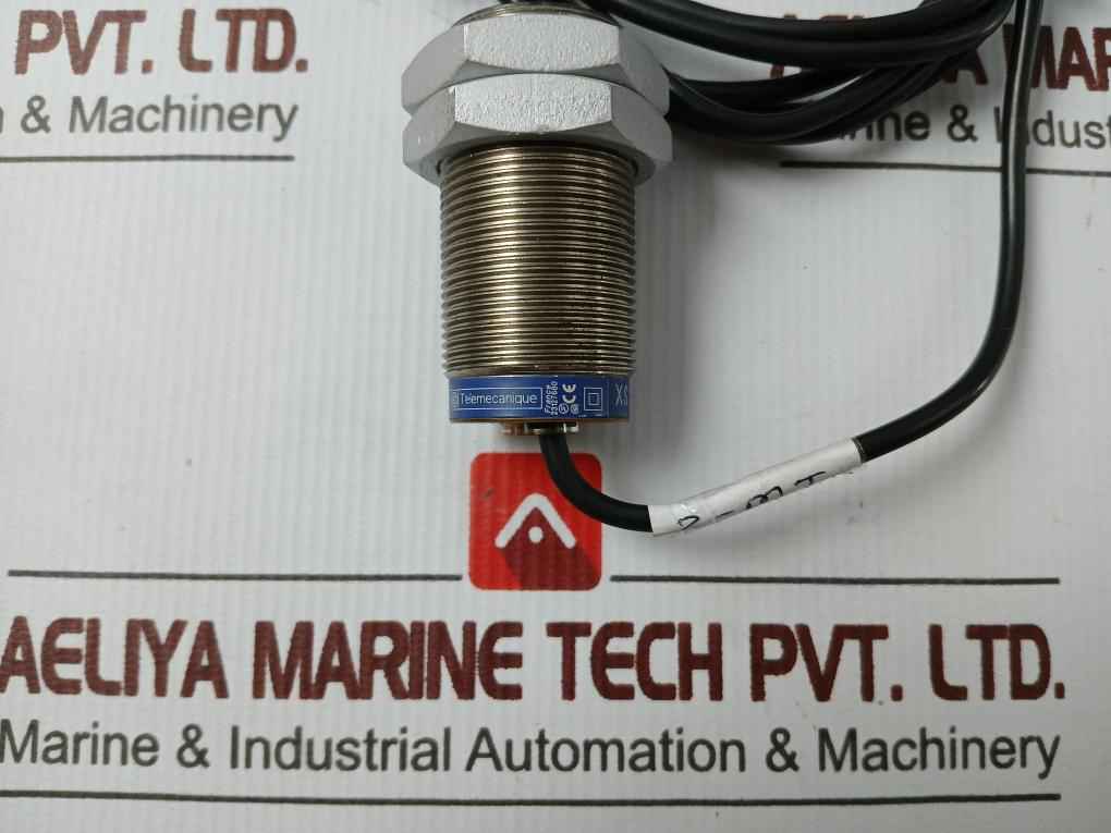 Telemecanique Xs1M30Pa370 Inductive Sensor 2 Meter 12..48V 23127680