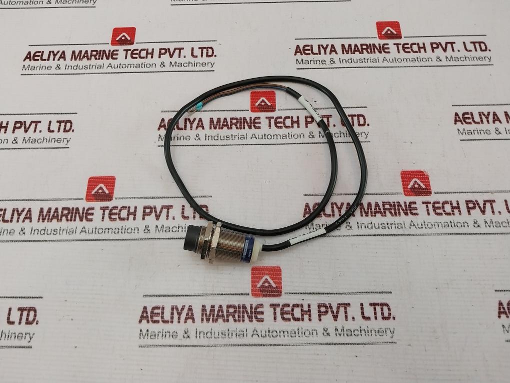 Telemecanique Xs2M18Ab120Sb3 Inductive Sensor 0.5 Meter 107W5886G011