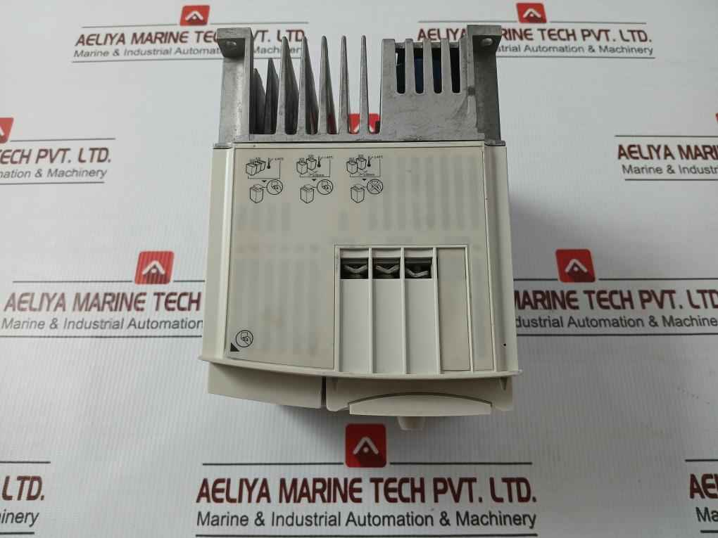 Toshiba 2.2Kw-4.1Kva-3Hp Vfd Transistor Inverter Vfnc1S-2022Pl-w