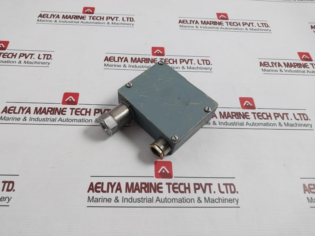 Trafag 8202 Pressure Transmitter 36V/15 Bar