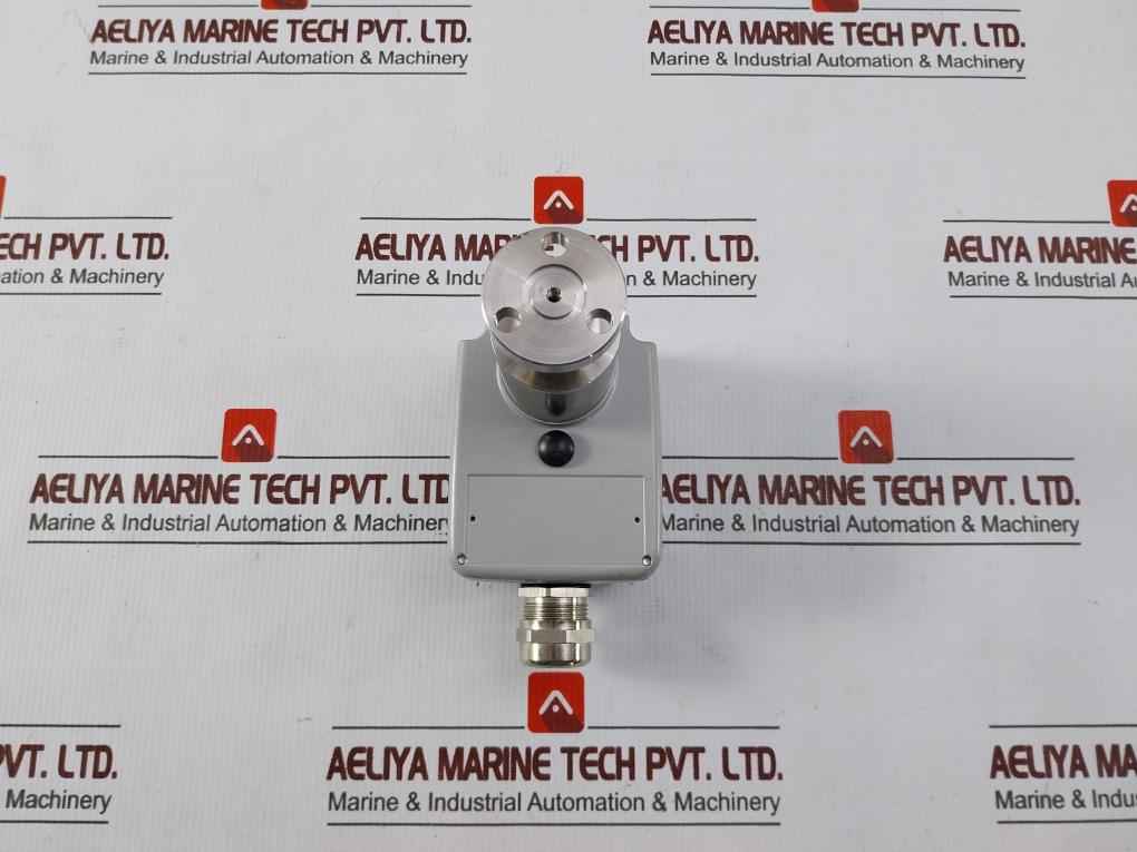 Trafag 8736.20.2200.N1 Density Monitor Unit 520Kpa 20°C C20650A Sf6.100%