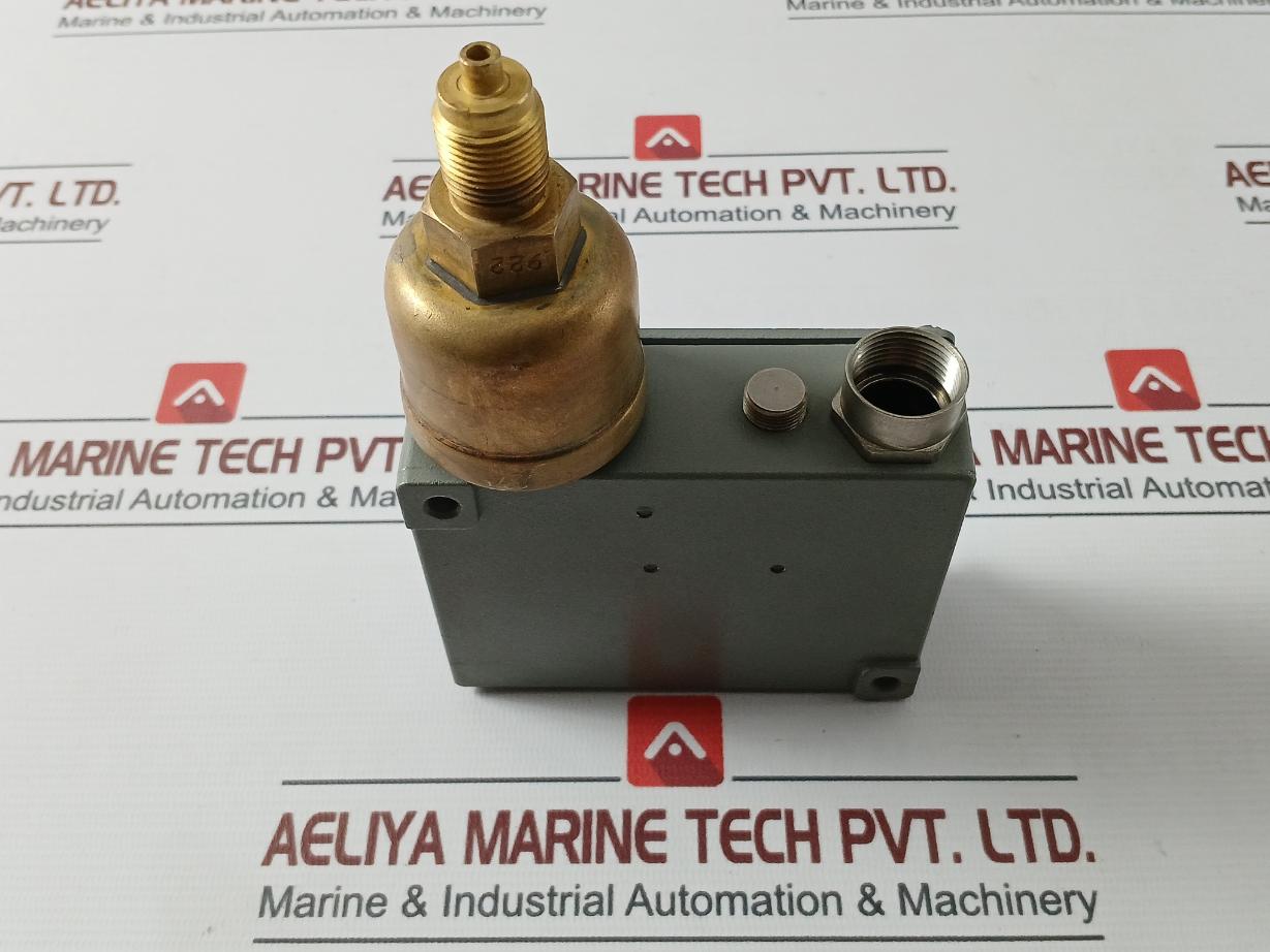 Trafag 941.2373.922 Electromechanical Pressure Switch 0.2…1.6 Bar (Kg/Cm2)