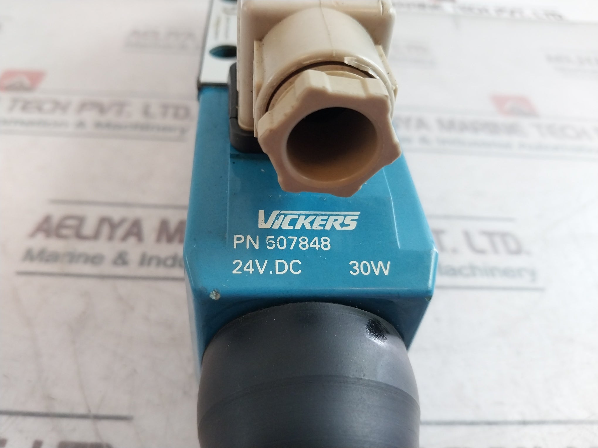 Vickers DG4V-3-6C H M U1 C6 60 EN38 Solenoid Directional Control Valve 507848