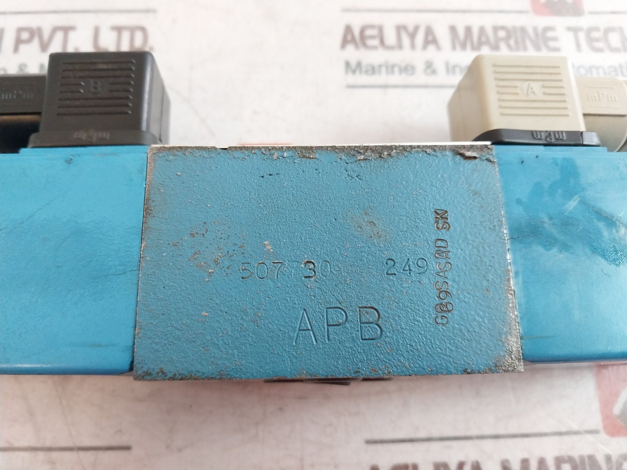 Vickers DG4V-3-6C H M U1 C6 60 EN38 Solenoid Directional Control Valve 507848