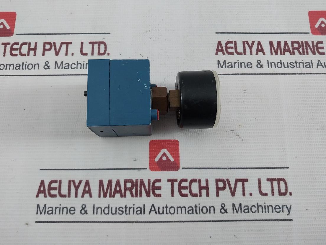 Wabco 3526010520 Pneumatic Control Valve With Gauge 0-6 Bar