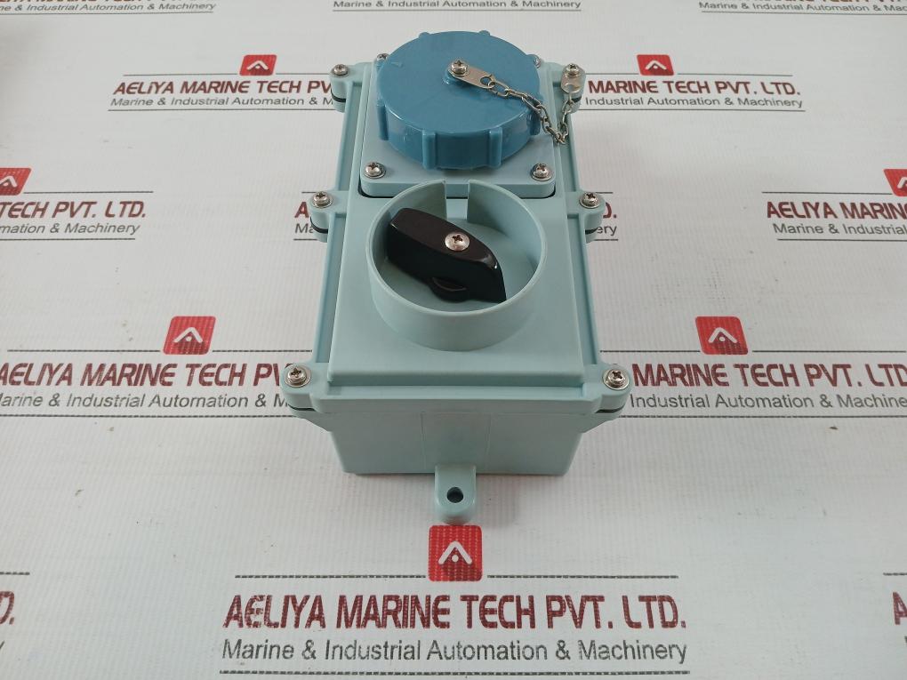 Watertight-Socket-Outlet-With-Interlock-16-20a-6h-200-250v-By-Senko-Guichi-Rl-2-3