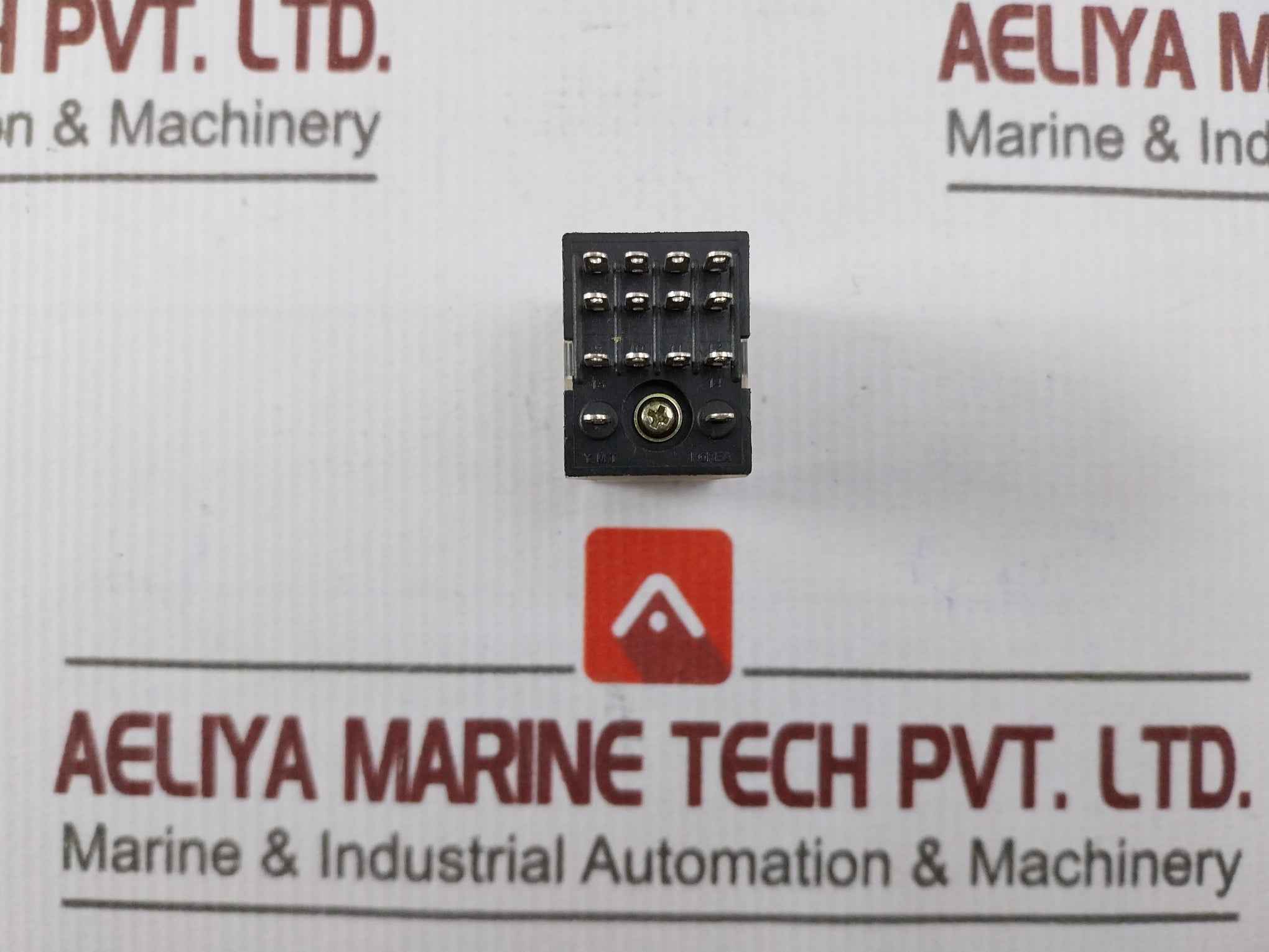 Y.M. Tech Ym4-l Relay With Base 10A 300Vac