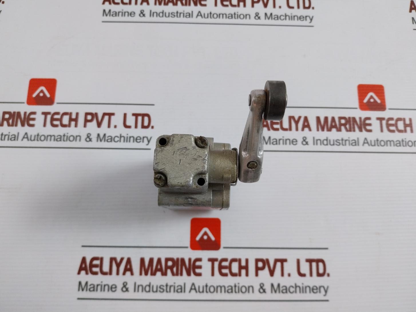 Yamatake-honeywell 1Ls3-j Limit Switch 10A-125 250-480Vac 1/2 Hp