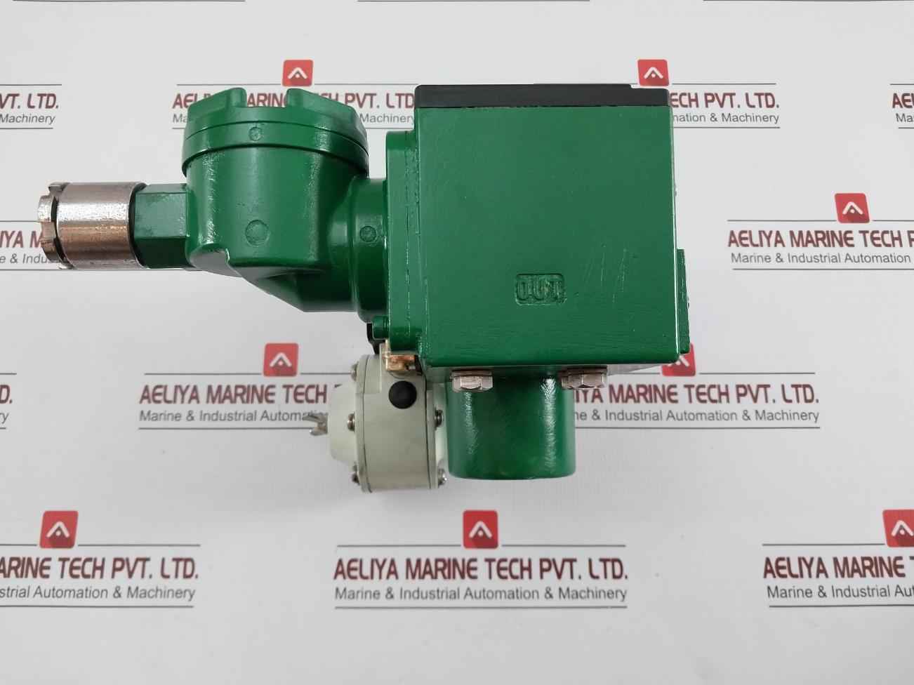 Yamatake-honeywell I/P Converter Input 4-20Madc 1.4 Kgf/Cm2 Kux113-xm11Ax-7