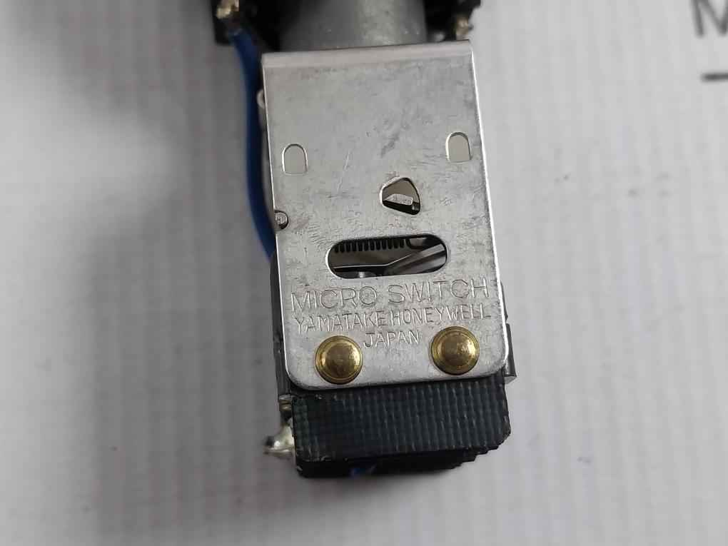 Yamatake Honeywell 2C5101 Micro Switch 2D33L-j,0044A