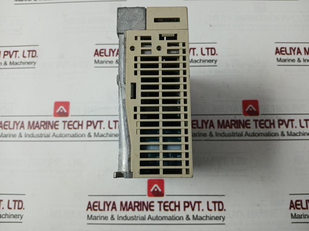 Yaskawa Electric Sgdm-01Ada Servo Amplifier 1Ph 200-230V 50/60Hz 2A