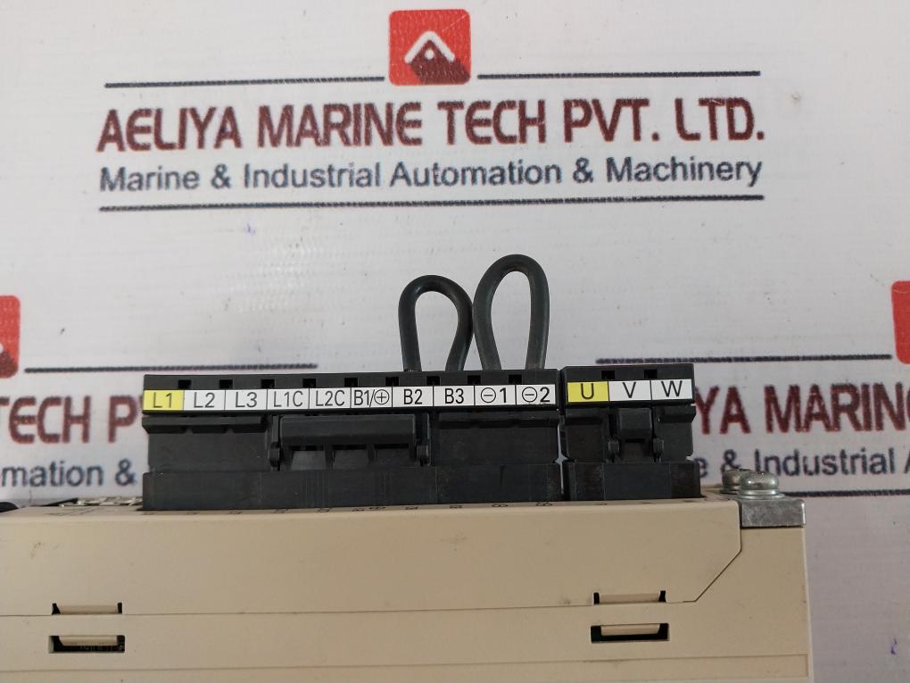 Yaskawa Sgdv-2R8A11A Servo Drive 200-230V 50/60Hz 2A