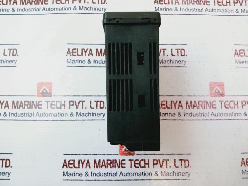 Yokogawa Ut320 Digital Temperature Controller 100-240vac 50/60hz