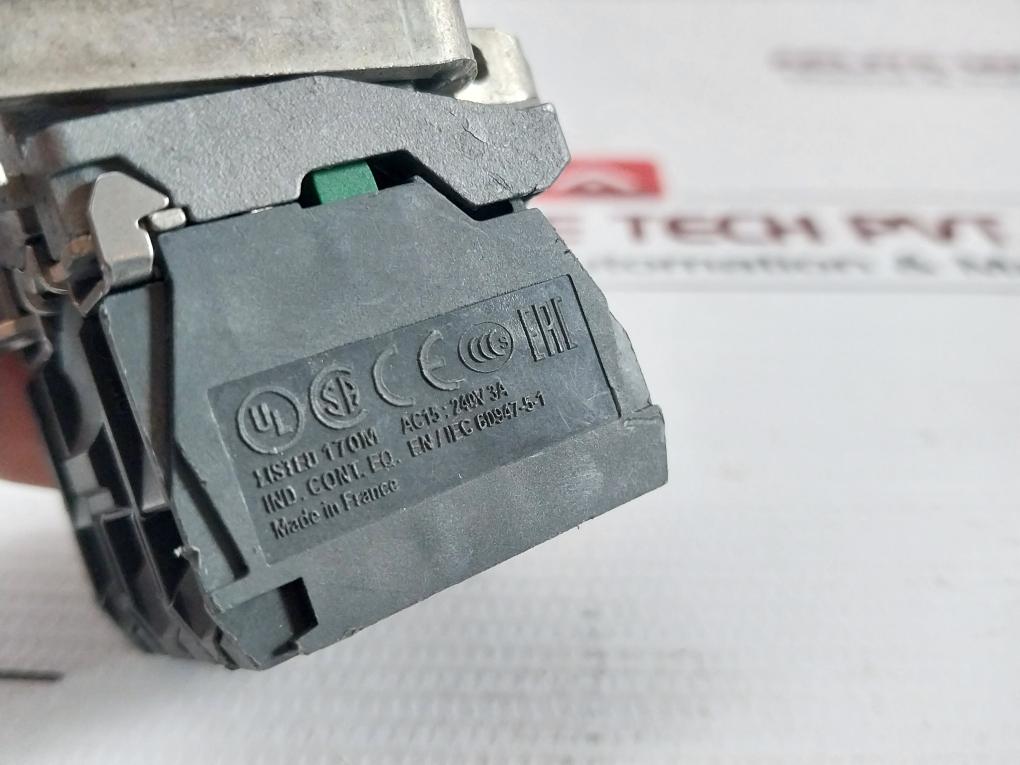 Zbe-101 Contact Block With Pushbutton Brand Schneider Electric Ac15-240V 3A