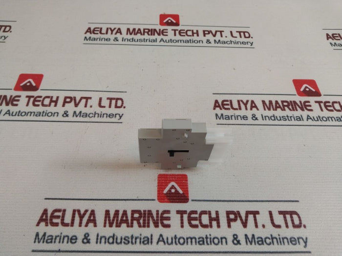 Allen-bradley 100-mca00 Mechanical Interlock 09Mc08020