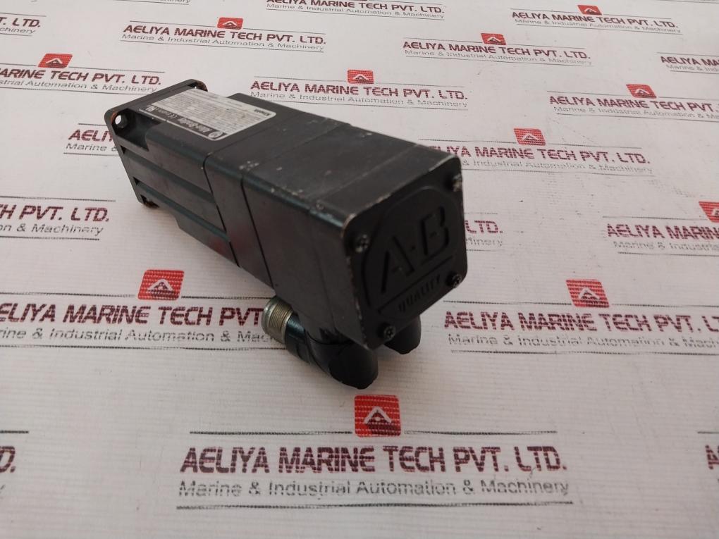 Allen-bradley Mpl-b1530U-vj74Aa Inverter Duty Ac Servo Motor 0-467 Hz 0.39 Kw