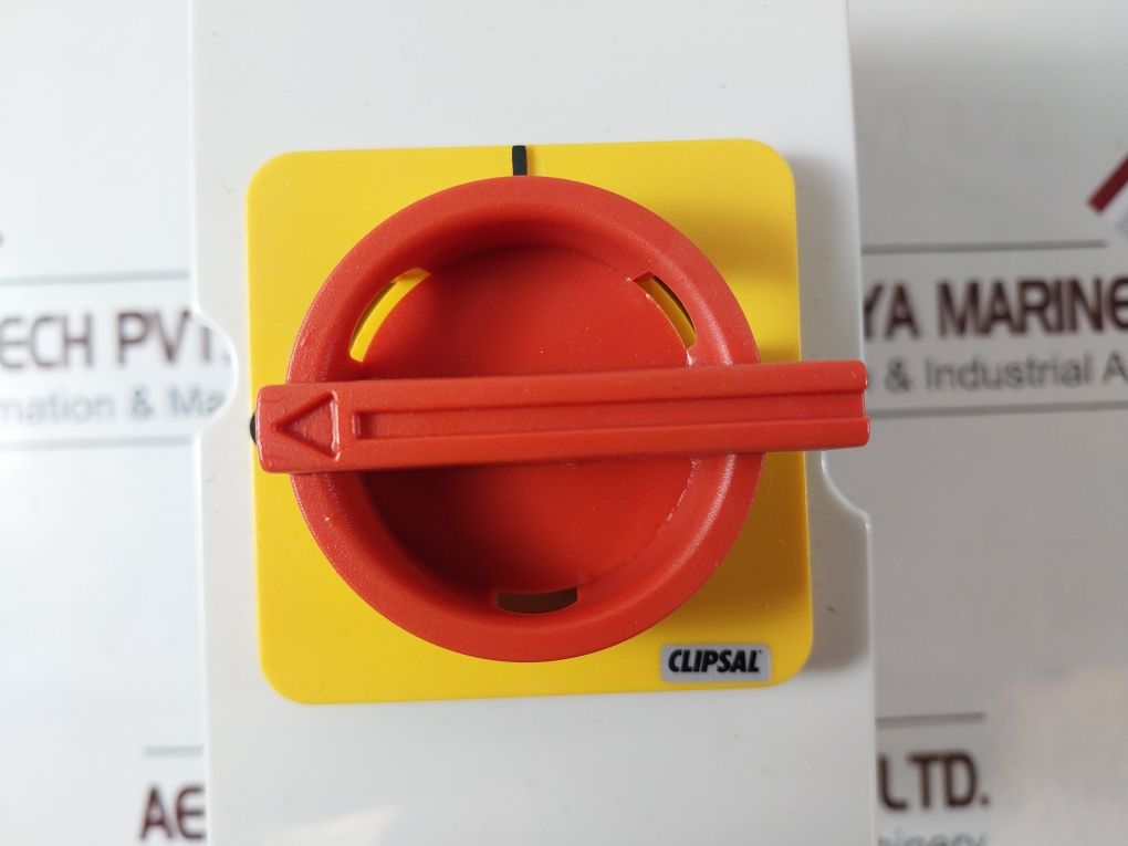 Clipsal 56Swh325 3-pole Enclosed Load Break Switch