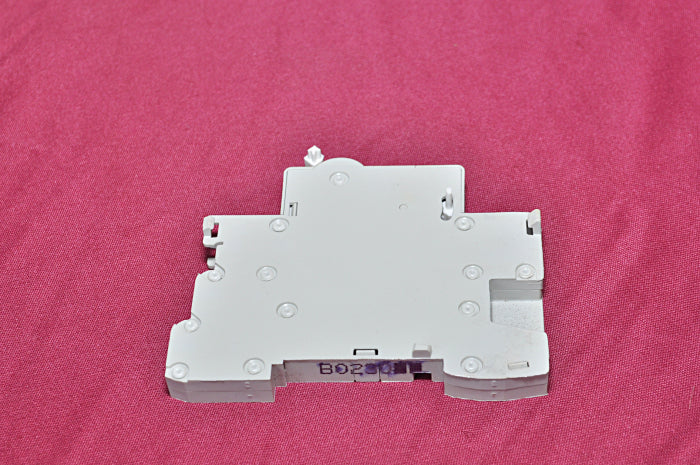 Merlin Gerin Multi9 26924 Auxiliary Contact On/Off Switch 8826924B Iec 60947-5-1