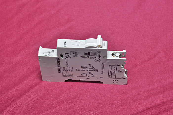 Merlin Gerin Multi9 26924 Auxiliary Contact On/Off Switch 8826924B Iec 60947-5-1