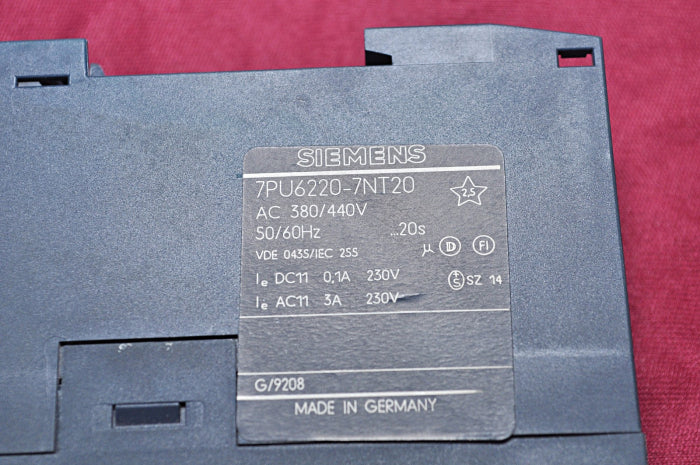 SIEMENS 7PU6220 TIME DELAY RELAY
