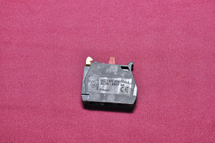 Lot Of 2X Telemecanique Schneider Electric Zbe-102 Contact Block