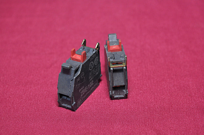 Lot Of 2X Telemecanique Schneider Electric Zbe-102 Contact Block