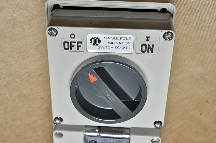 Pdl 56Cv313 Single Pole Combination Switch Socket 250 V 50Hz Ip66