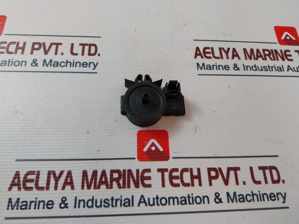 Huba Control 400.93100 Pressure Sensor 0.5-3.5 Vdc