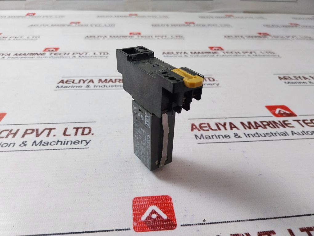 Idec Gt5Y-2Sn Electronic Timer Base