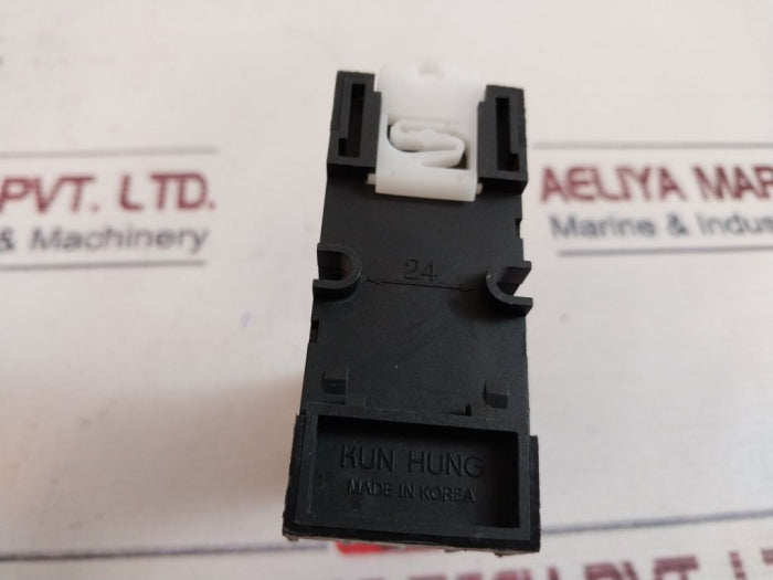 Koino KTM-3M Timing Relay With Base 0-5 Min 220VAC 1.5A