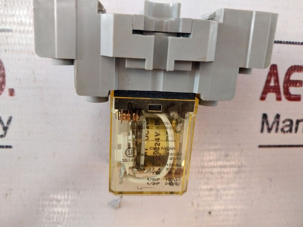 Lot of 3X IDEC RH2B-UL Power Relay With Base DC24V 10A