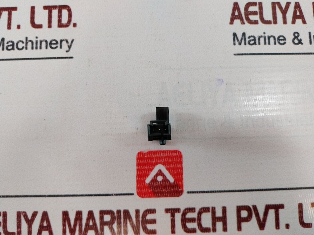 Lot Of 2X Omron Sx4009-P10 Photo Optic Sensor