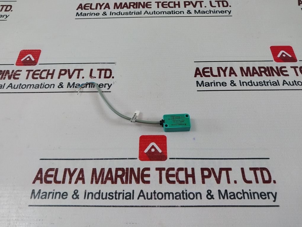 Lot Of 4X Pepperl+Fuchs Nbb3-V3-Z4 Inductiver Sensor
