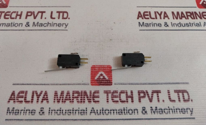 Lot of 5X V7-1B17D8-122 Miniature Basic Micro Switch 4a 125 vac