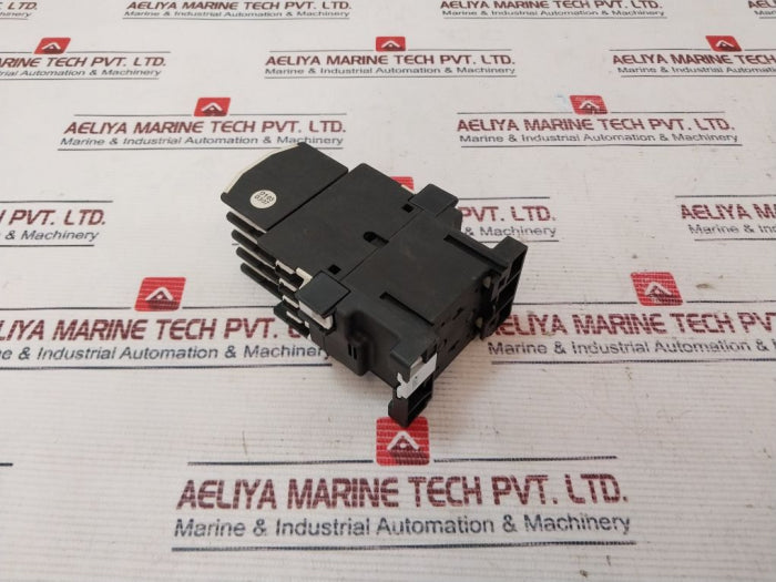 Moeller Dil R40 Contactor with 22 Dil Auxiliary Contact