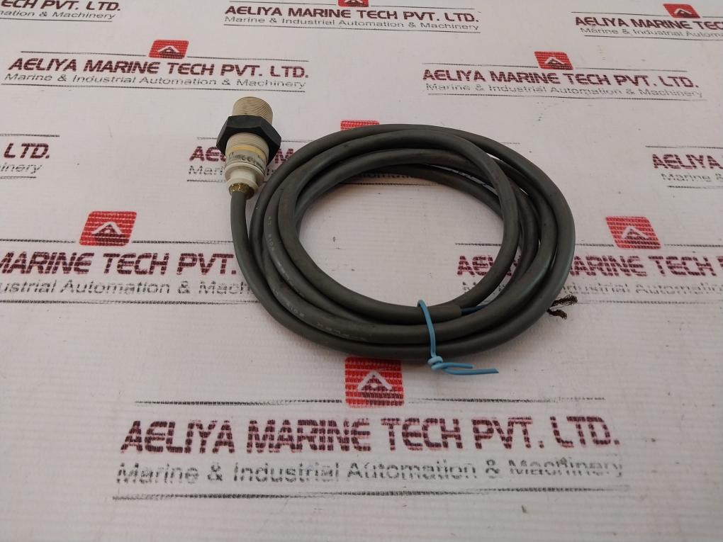 Omron E2F-x5Y1 Proximity Switch Sensor 24-240Vac