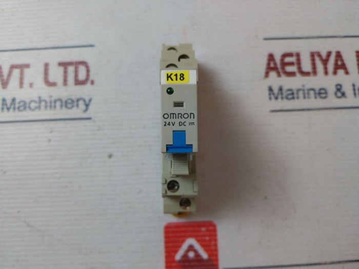 Lot of 4X Omron MAX.10A250V Relay With Socket 0236CX