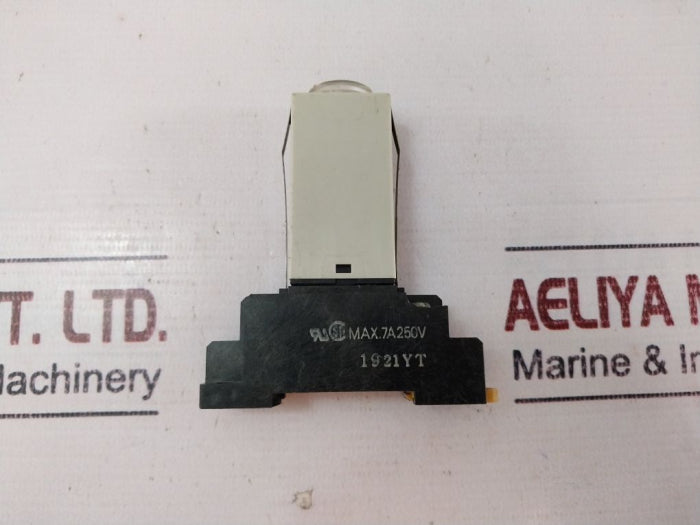 Omron H3Y-2 Timer Relay With Base 220Vac 0-10 Sec