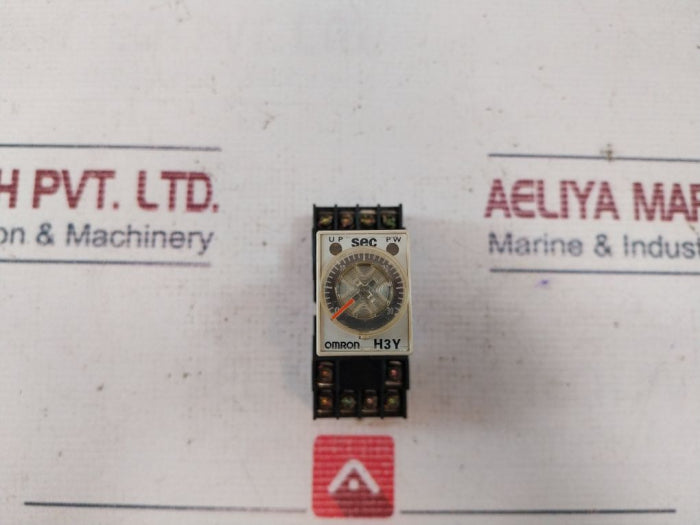 Omron H3Y-4 Time Delay Relay With Base 0-30 Sec