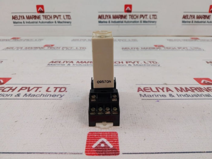 Omron H3Y-4 Time Delay Relay With Base 0-30 Sec