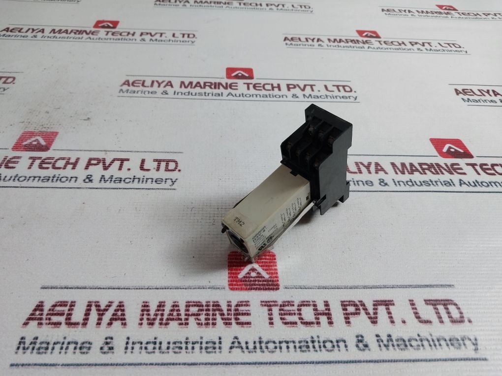 Omron H3Y-4 Timer With Base 0-30 Sec 110Vac