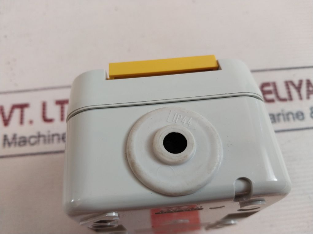 Peha 6600-102 US Socket 1-Gang With Snap Cover 15A 125V IP44